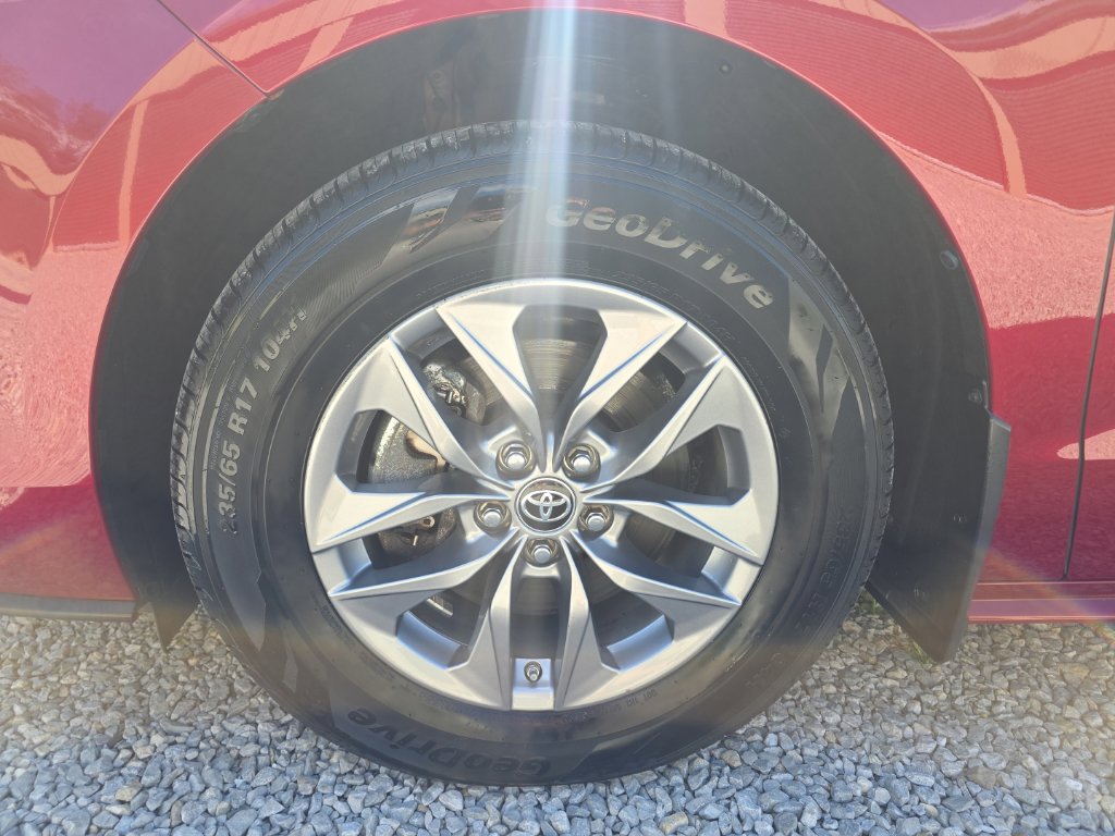 Certified 2024 Toyota Sienna LE AWD/4WD image 10
