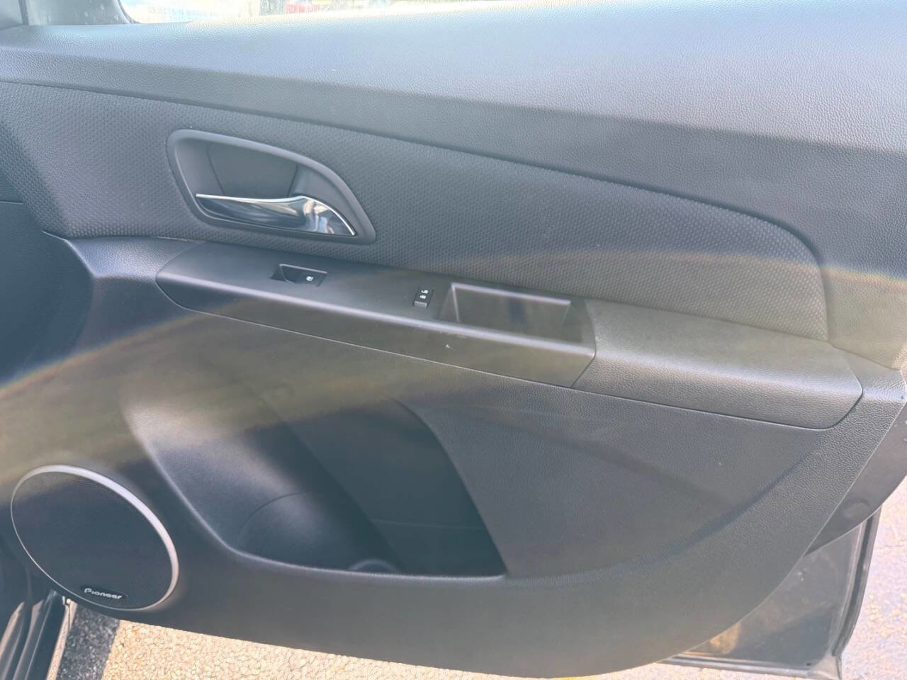 Used 2015 Chevrolet Cruze Diesel w/ Sun And Sound Package image 17