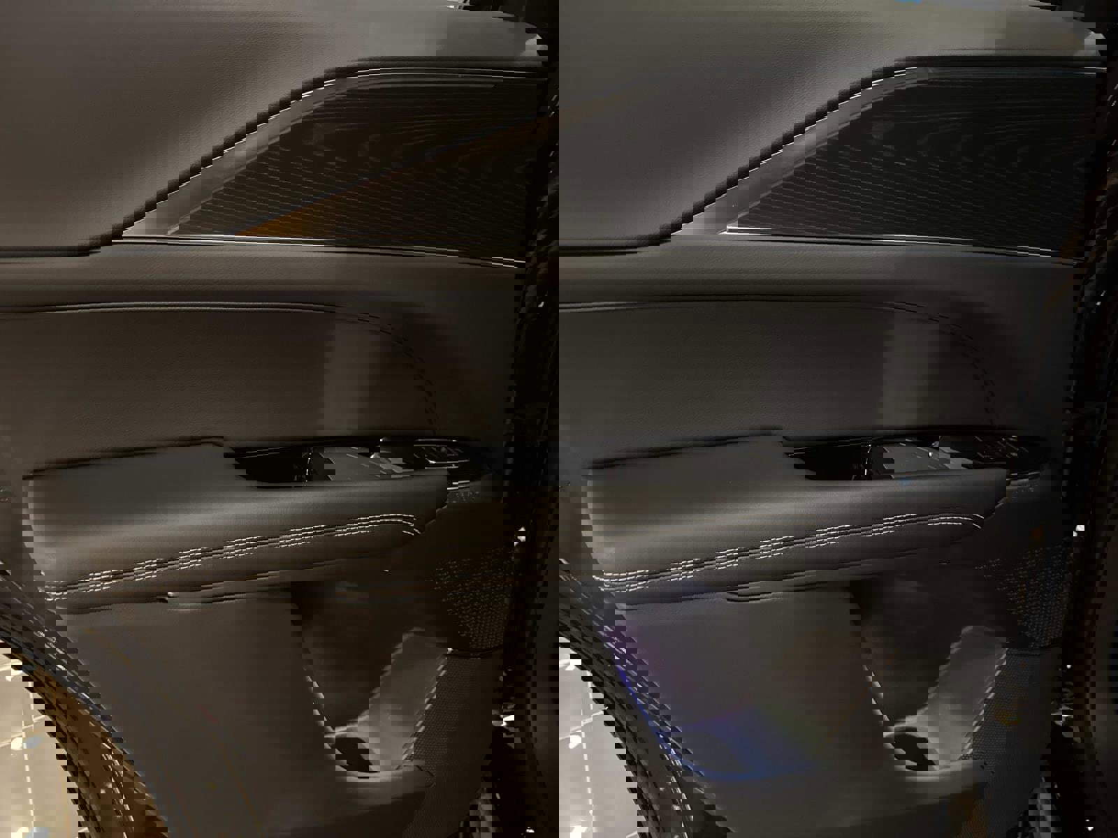 New 2025 Cadillac Lyriq Luxury image 10