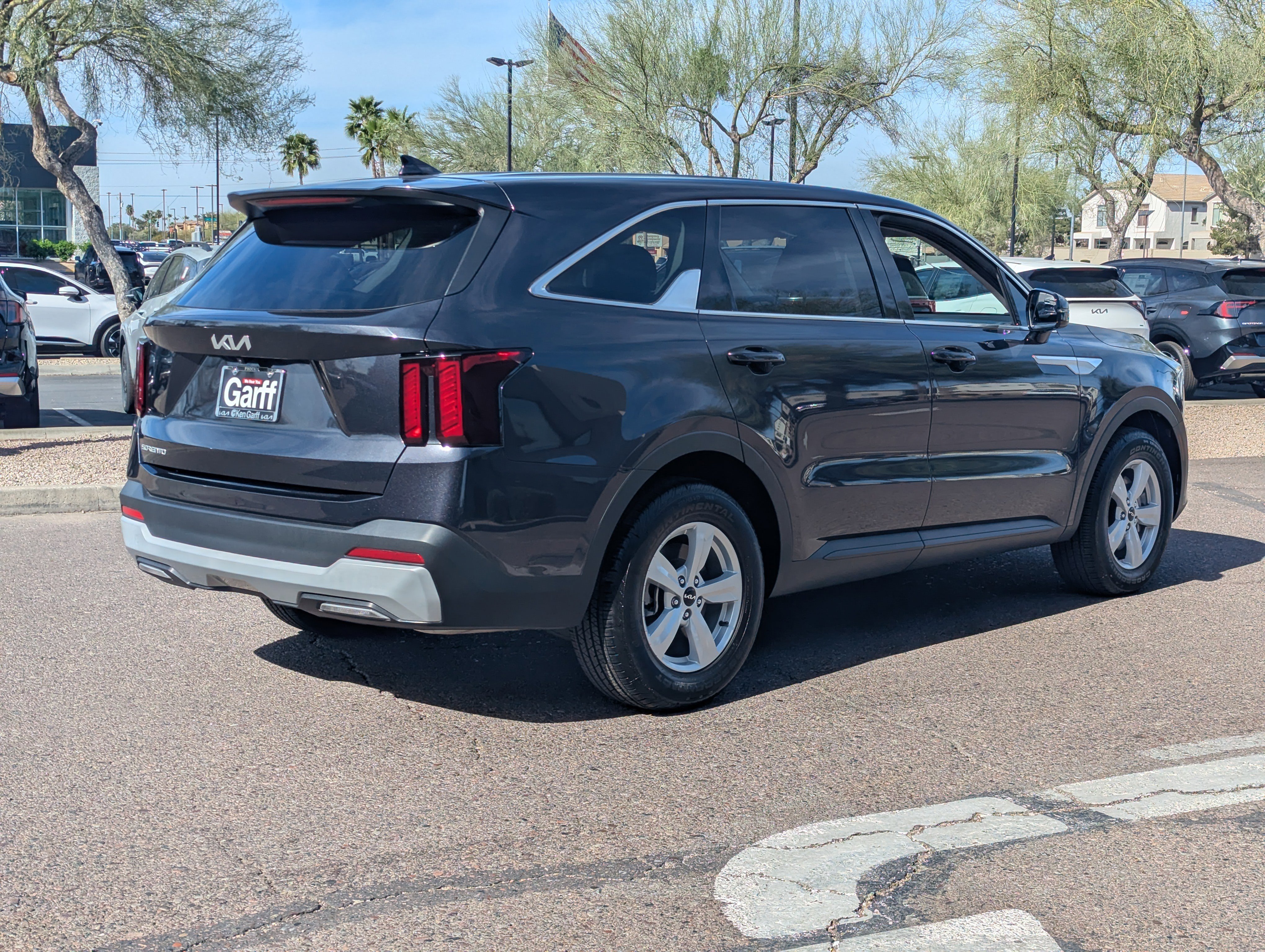 Certified 2025 Kia Sorento LX image 3