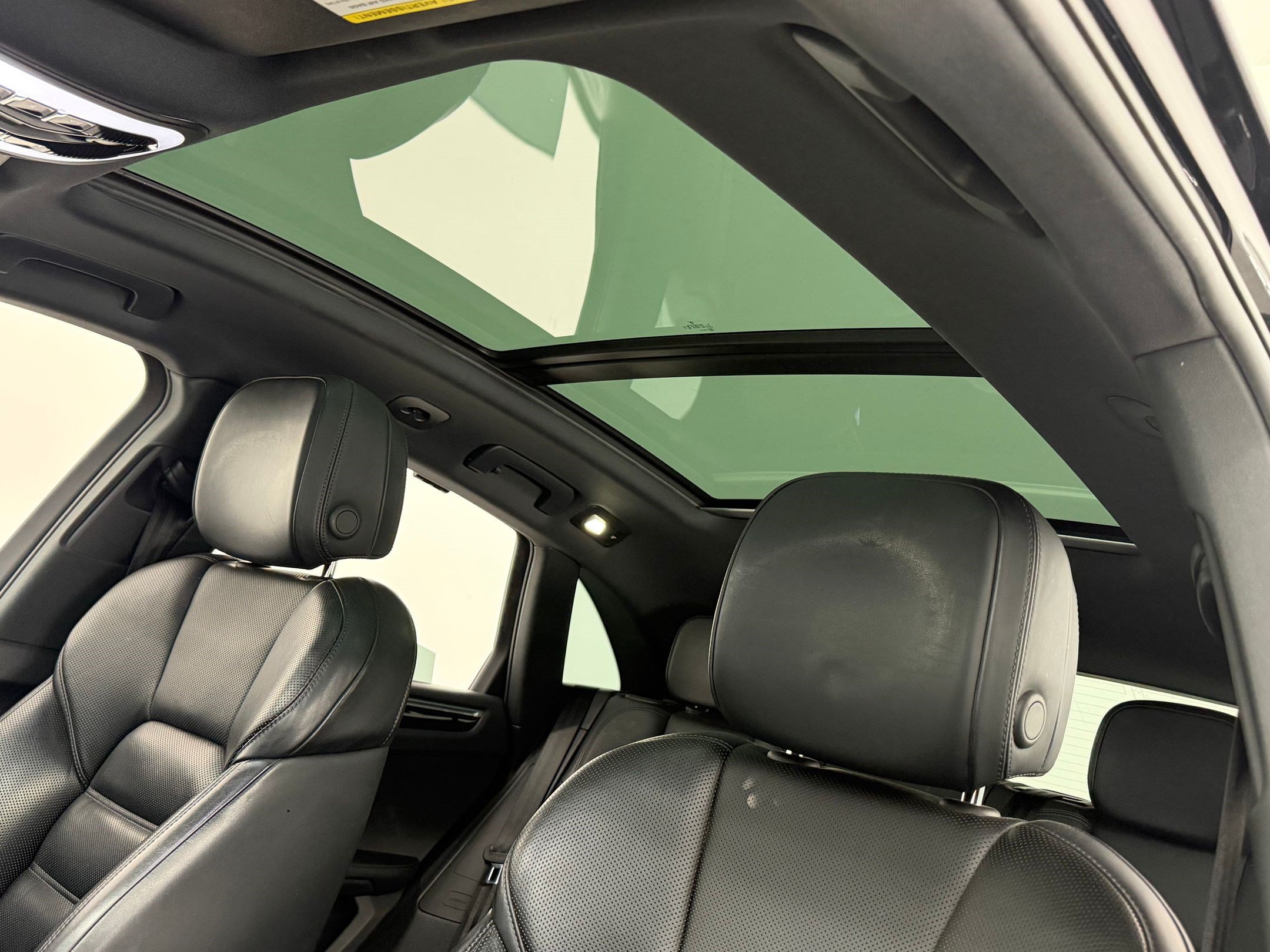 Used 2024 Porsche Macan AWD/4WD image 24