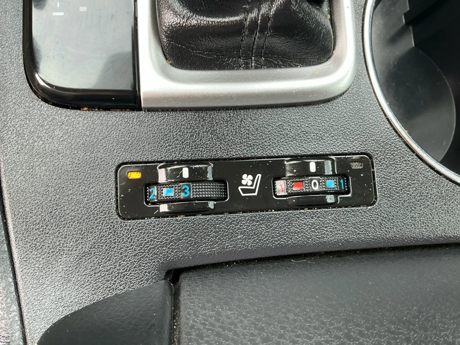 Used 2018 Toyota Highlander Limited image 32