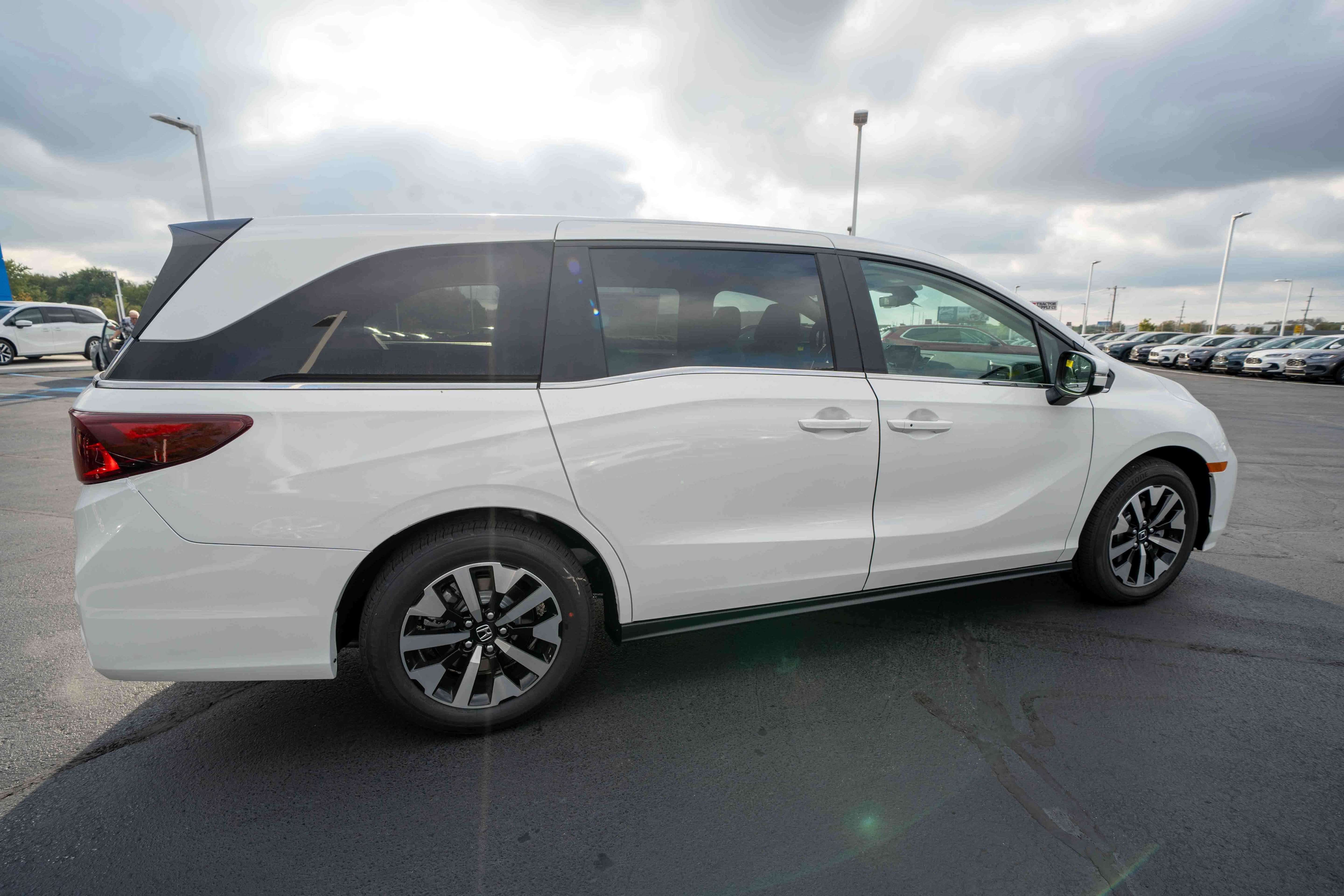 New 2026 Honda Odyssey EX-L image 6