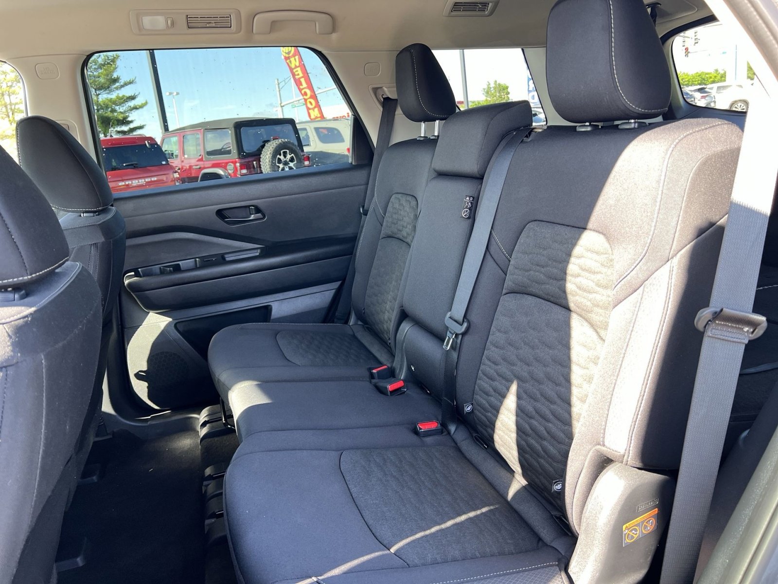 Used 2024 Nissan Pathfinder SV FWD image 31