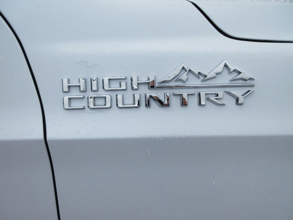 New 2026 Chevrolet Suburban High Country AWD/4WD image 11