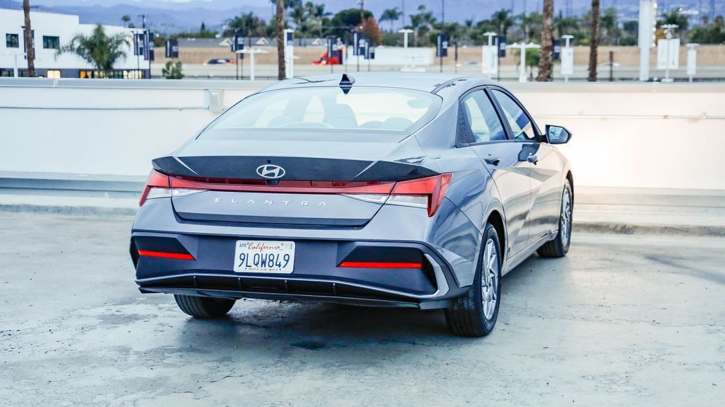 Used 2024 Hyundai Elantra SEL image 9