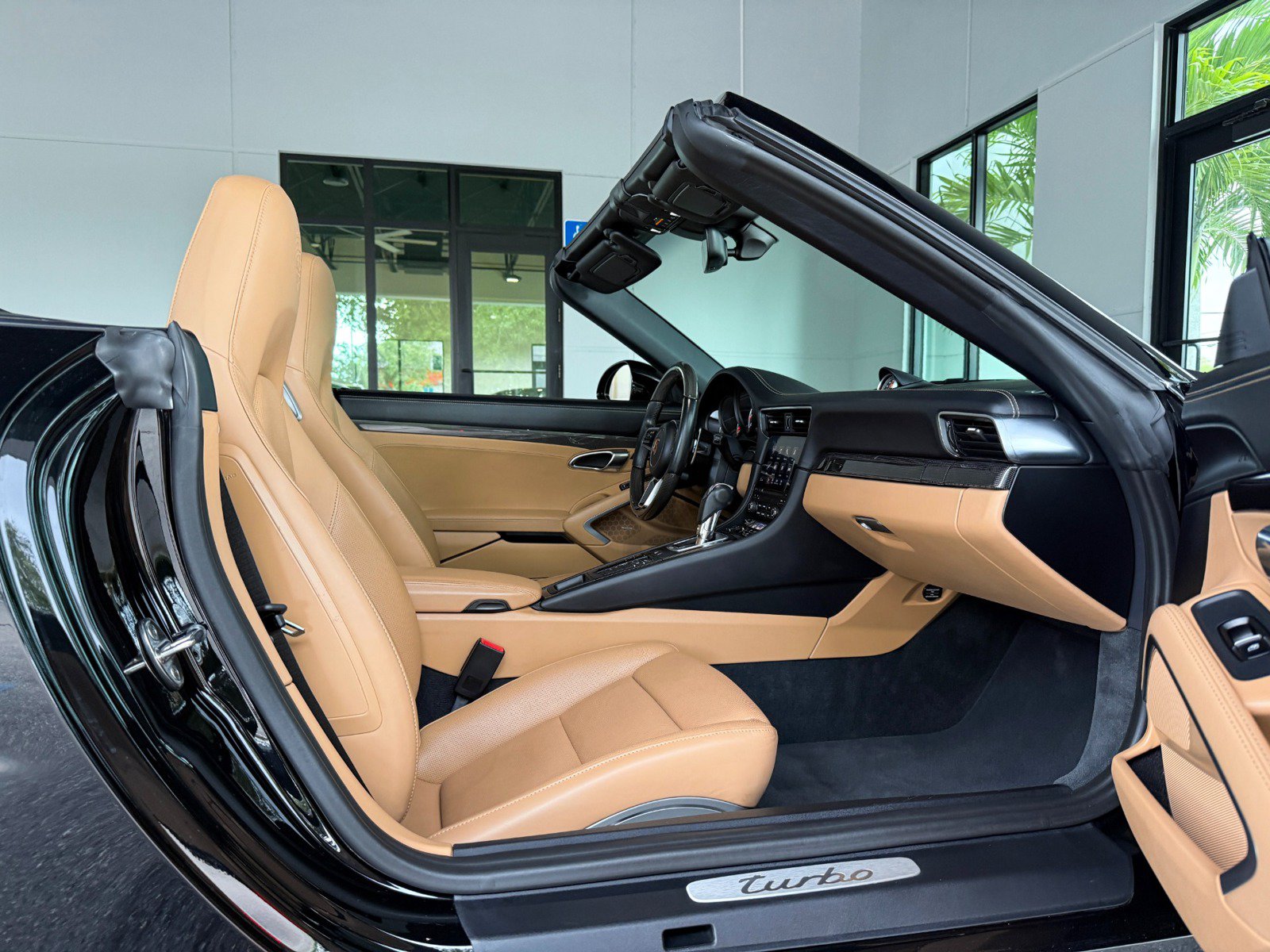 Used 2019 Porsche 911 4 Cabriolet AWD/4WD image 30