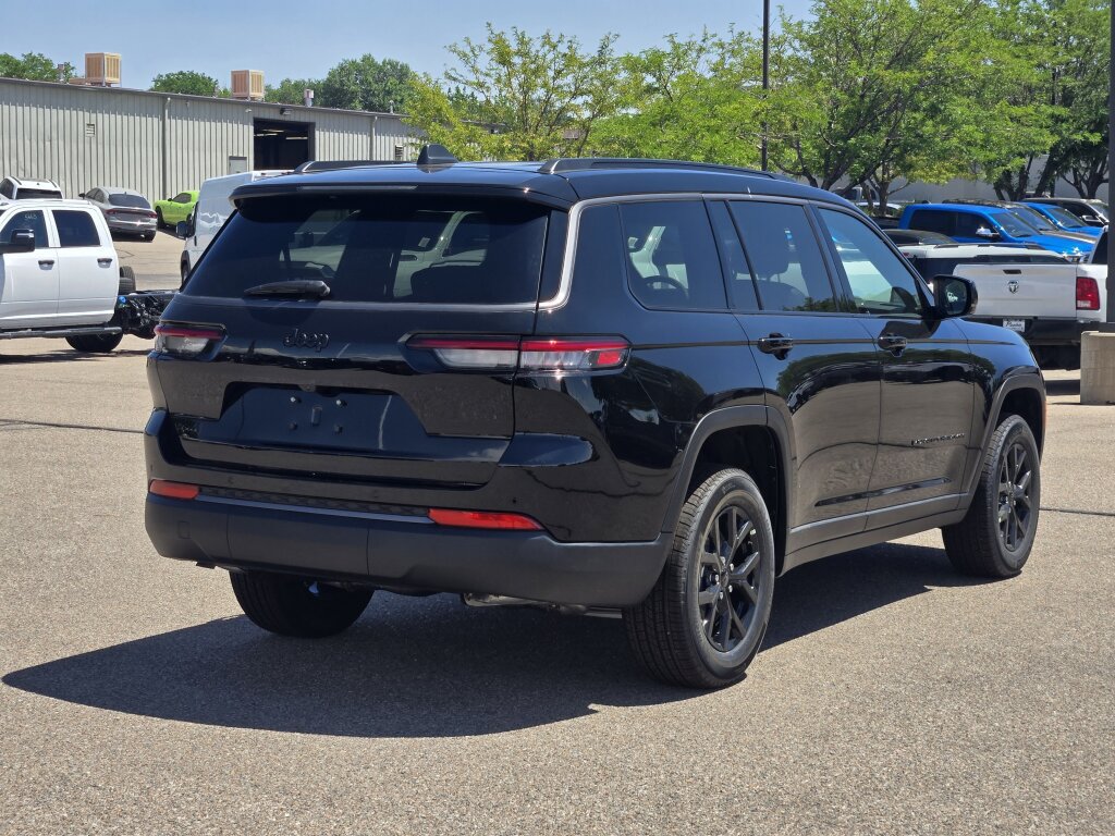 New 2026 Jeep Grand Cherokee L Altitude AWD/4WD image 3
