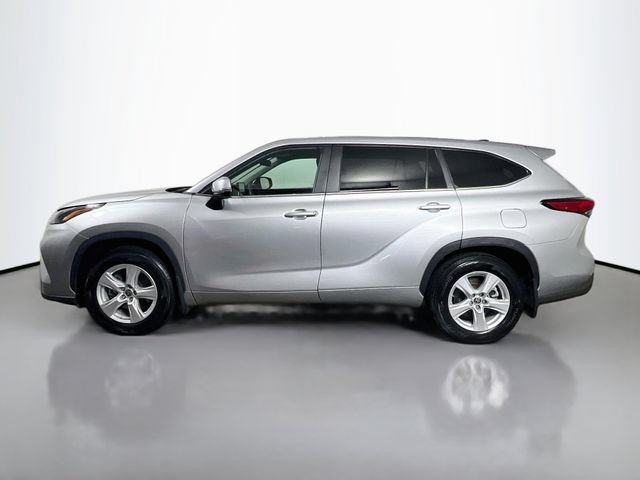 Used 2023 Toyota Highlander L FWD image 6