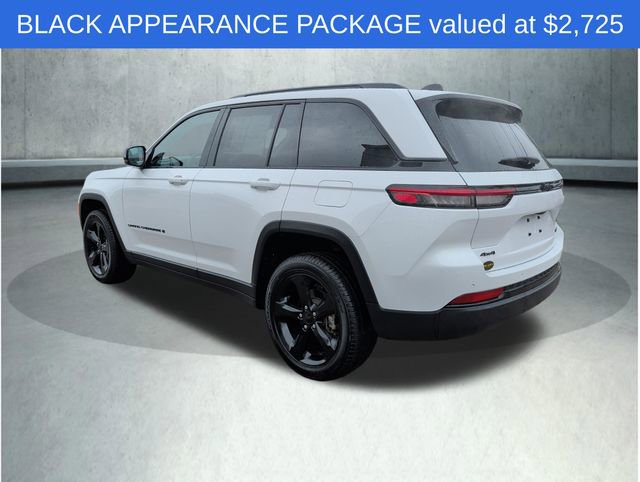 Used 2025 Jeep Grand Cherokee Limited w/ Black Appearance Package AWD/4WD image 4