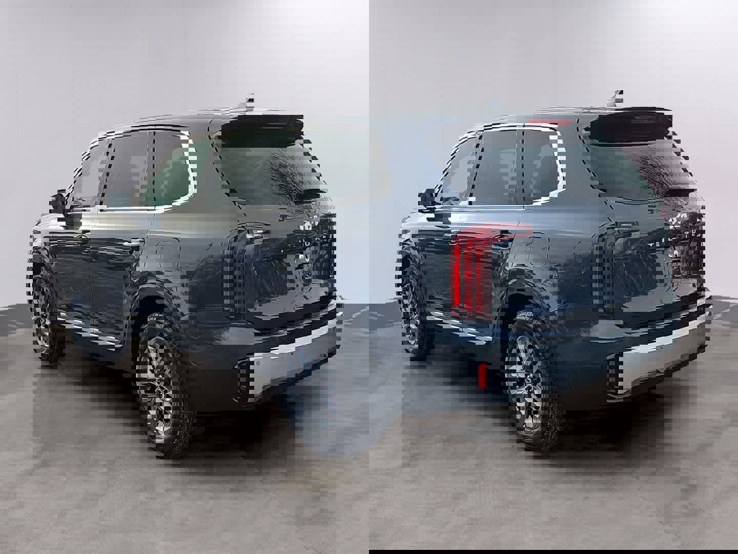 Certified 2024 Kia Telluride LX image 5