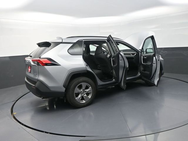 Used 2025 Toyota RAV4 XLE AWD/4WD image 44