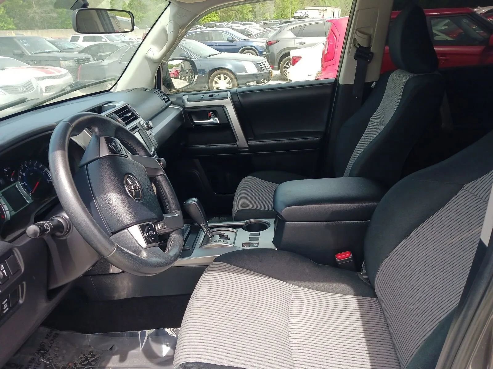 Used 2017 Toyota 4Runner SR5 AWD/4WD image 4