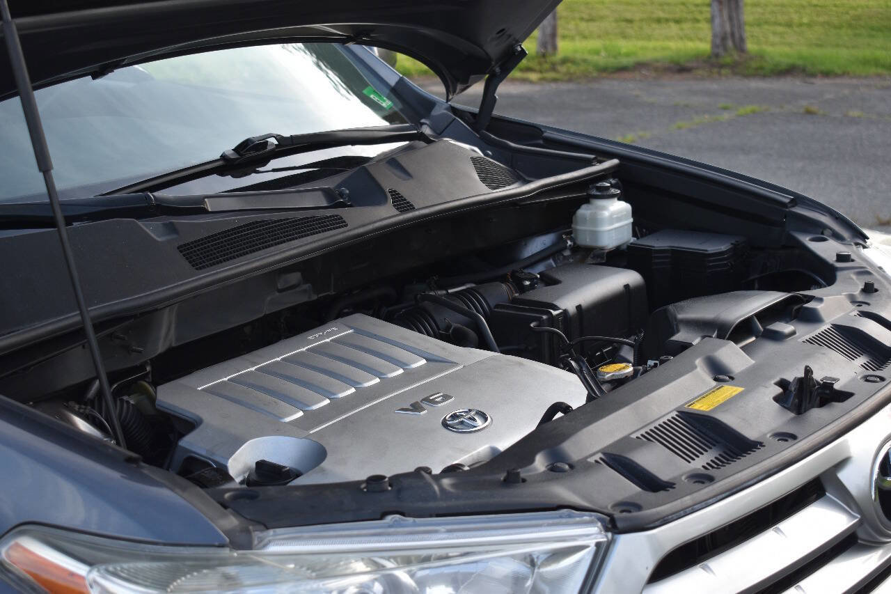 Used 2012 Toyota Highlander SE w/ Tow Pkg AWD/4WD image 34