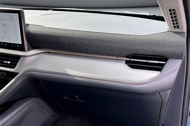 Used 2025 Ford Explorer Active w/ Active Comfort Package image 27