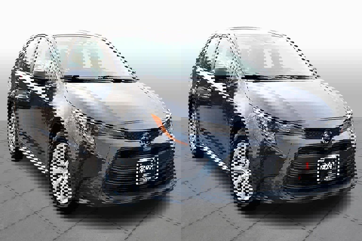 Used 2024 Toyota Corolla LE image 3