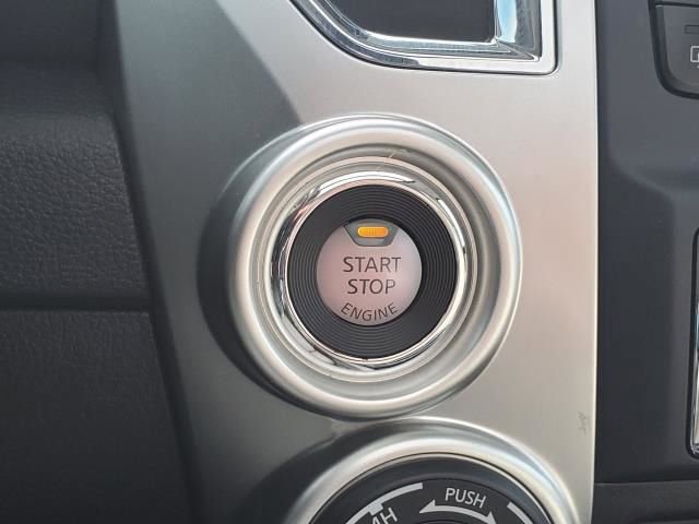 Used 2020 Nissan Titan SL w/ Moonroof Package image 32