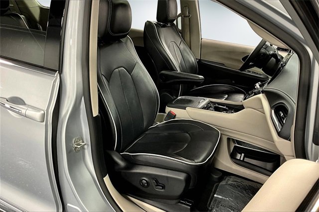Used 2023 Chrysler Pacifica Limited image 28