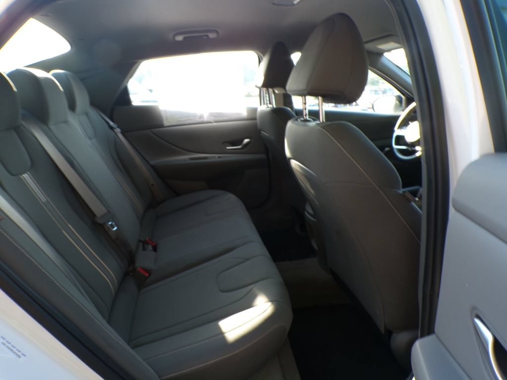 Certified 2025 Hyundai Elantra Sport FWD image 18