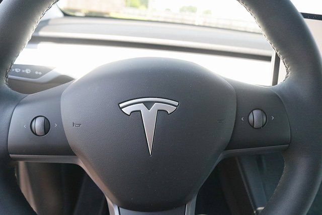 Used 2021 Tesla Model Y Long Range AWD/4WD image 16