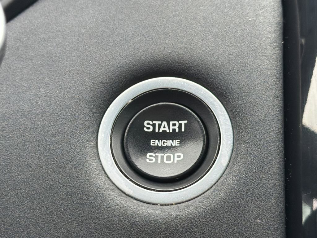 Used 2019 Land Rover Discovery SE AWD/4WD image 31