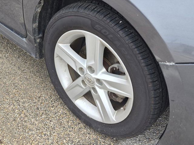 Used 2013 Toyota Camry SE FWD image 3