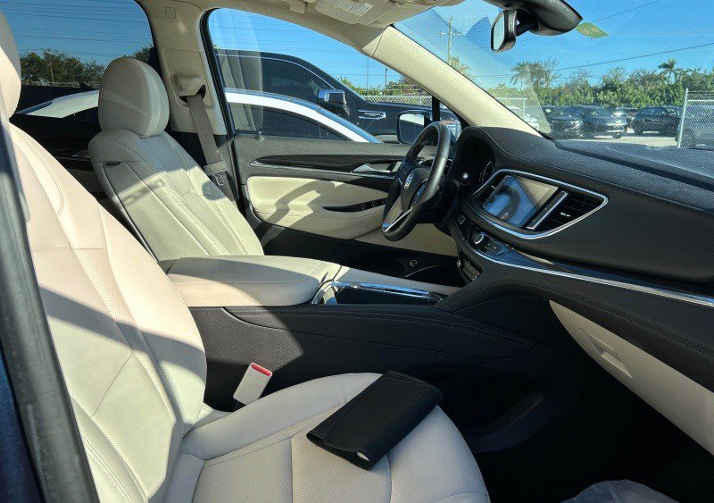 Used 2023 Buick Enclave Essence image 8