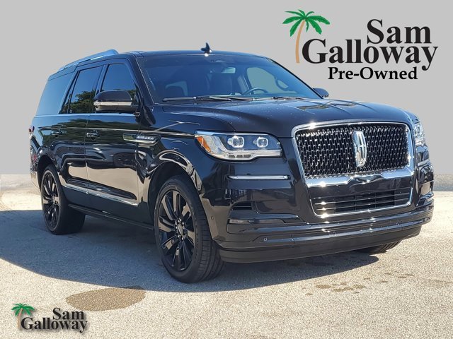 Used 2022 Lincoln Navigator Reserve image 1