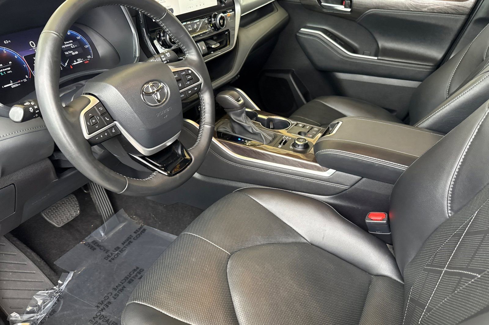 Used 2024 Toyota Highlander Platinum image 11