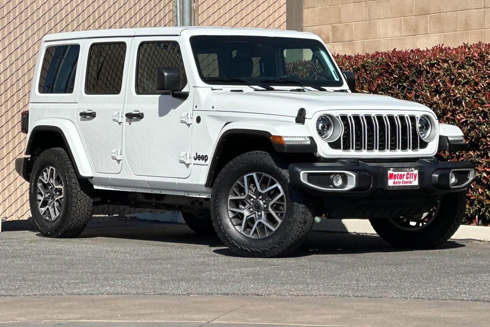 Used 2025 Jeep Wrangler Sahara video 2