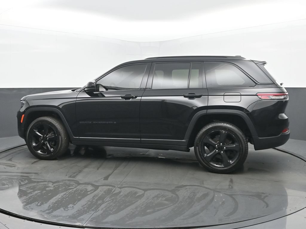 Used 2023 Jeep Grand Cherokee Altitude AWD/4WD image 3