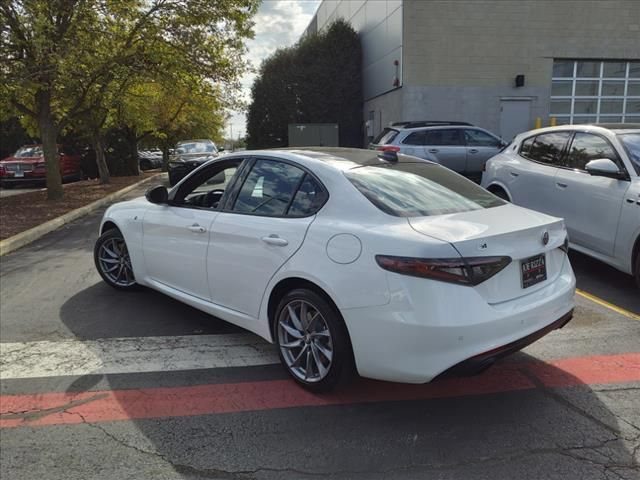 Used 2024 Alfa Romeo Giulia Ti AWD/4WD image 5