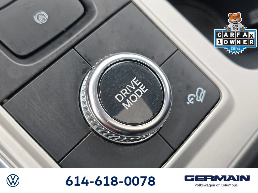 Used 2022 Ford Explorer XLT w/ Equipment Group 202A AWD/4WD image 39
