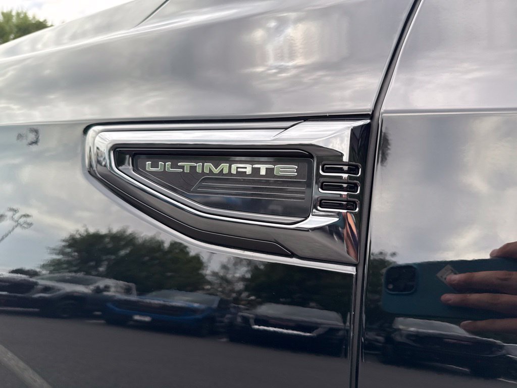 Used 2025 GMC Yukon XL Denali Ultimate AWD/4WD image 13