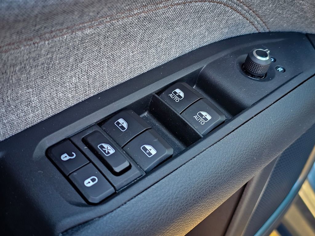 Used 2024 Jeep Compass Latitude image 10