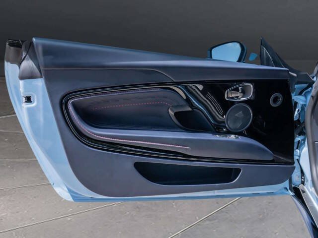 Used 2017 Aston Martin DB11 V12 RWD image 21