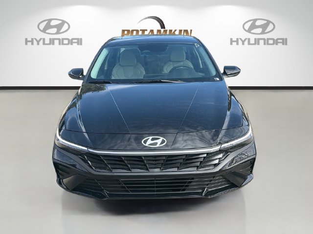 New 2026 Hyundai Elantra SEL Sport FWD image 2