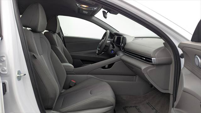 Used 2025 Hyundai Elantra SE FWD image 22