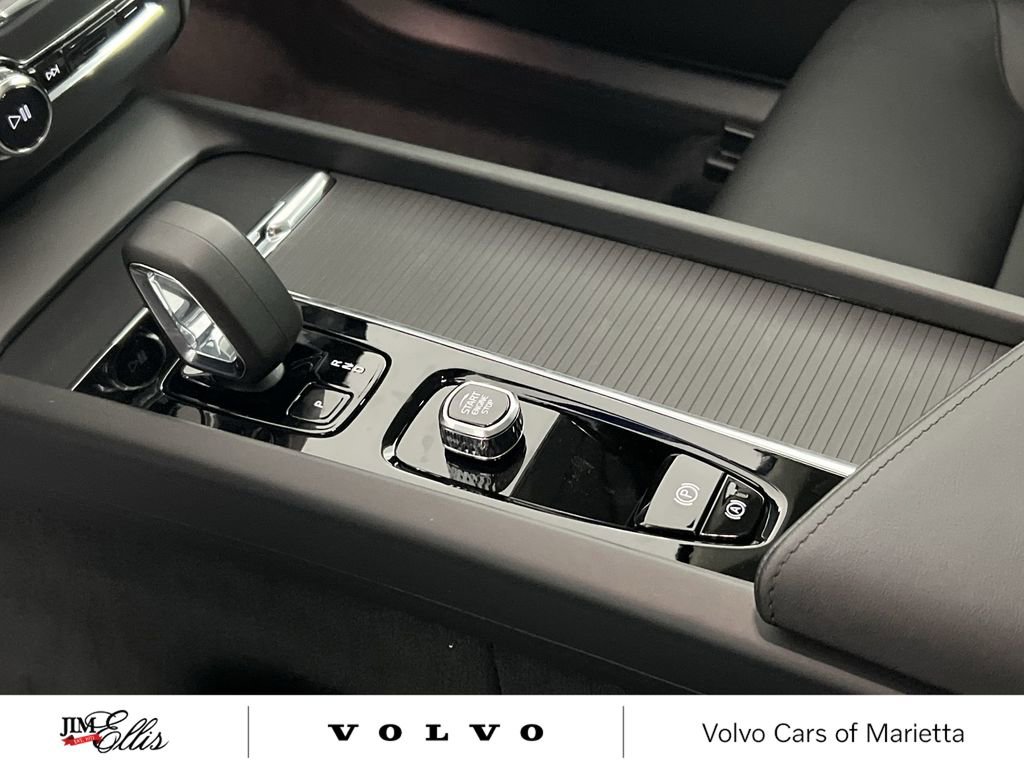 New 2025 Volvo XC60 B5 Core w/ Climate Package image 21