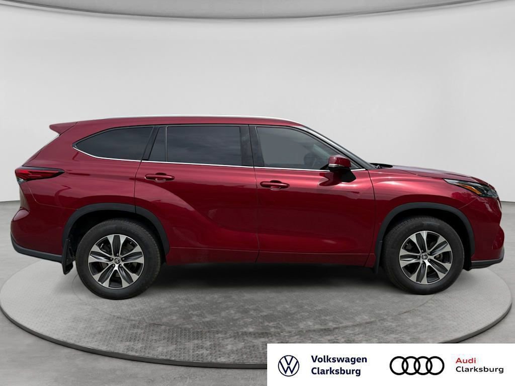 Used 2022 Toyota Highlander XLE AWD/4WD image 8