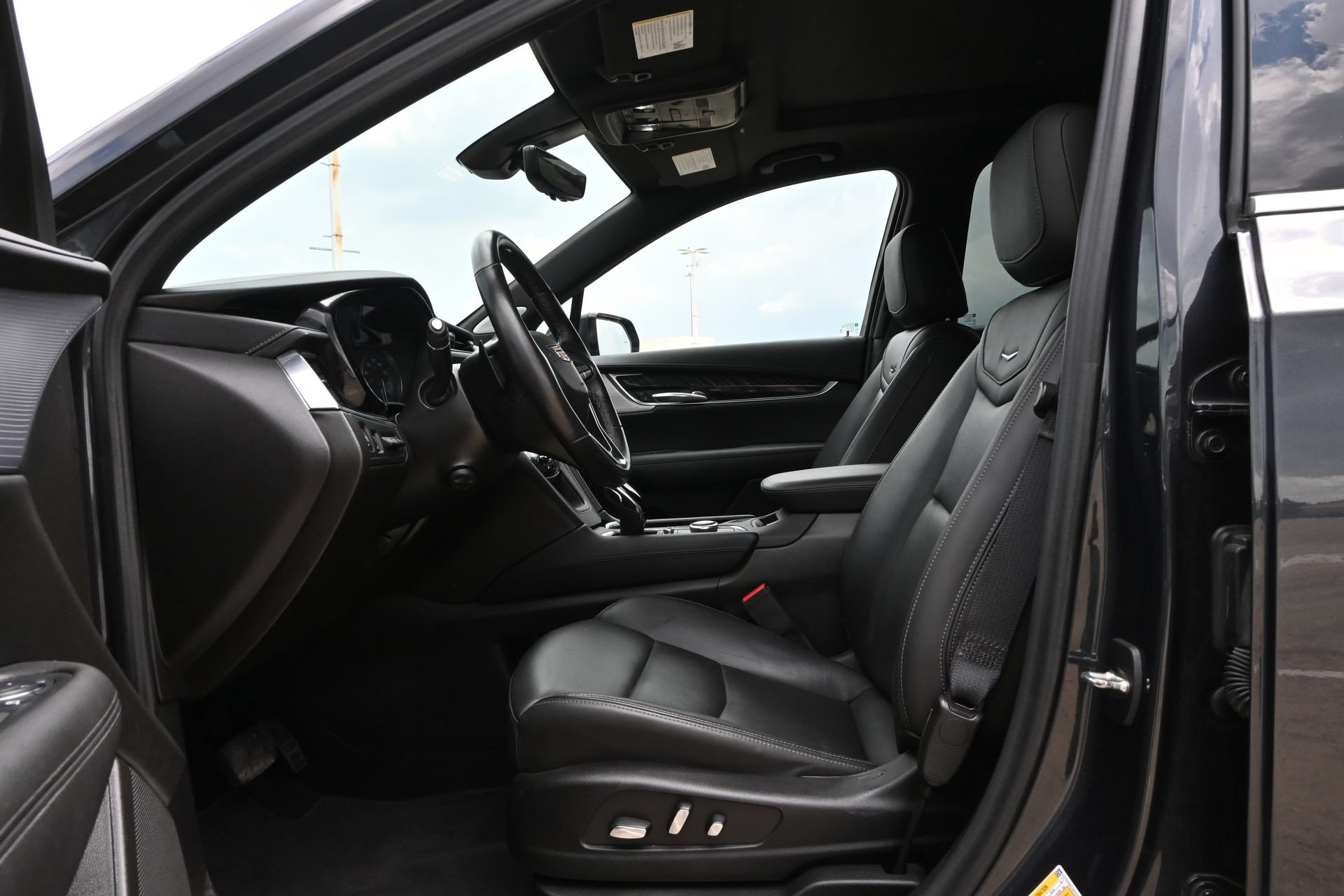 Certified 2023 Cadillac XT6 Premium Luxury w/ Technology Package AWD/4WD image 17