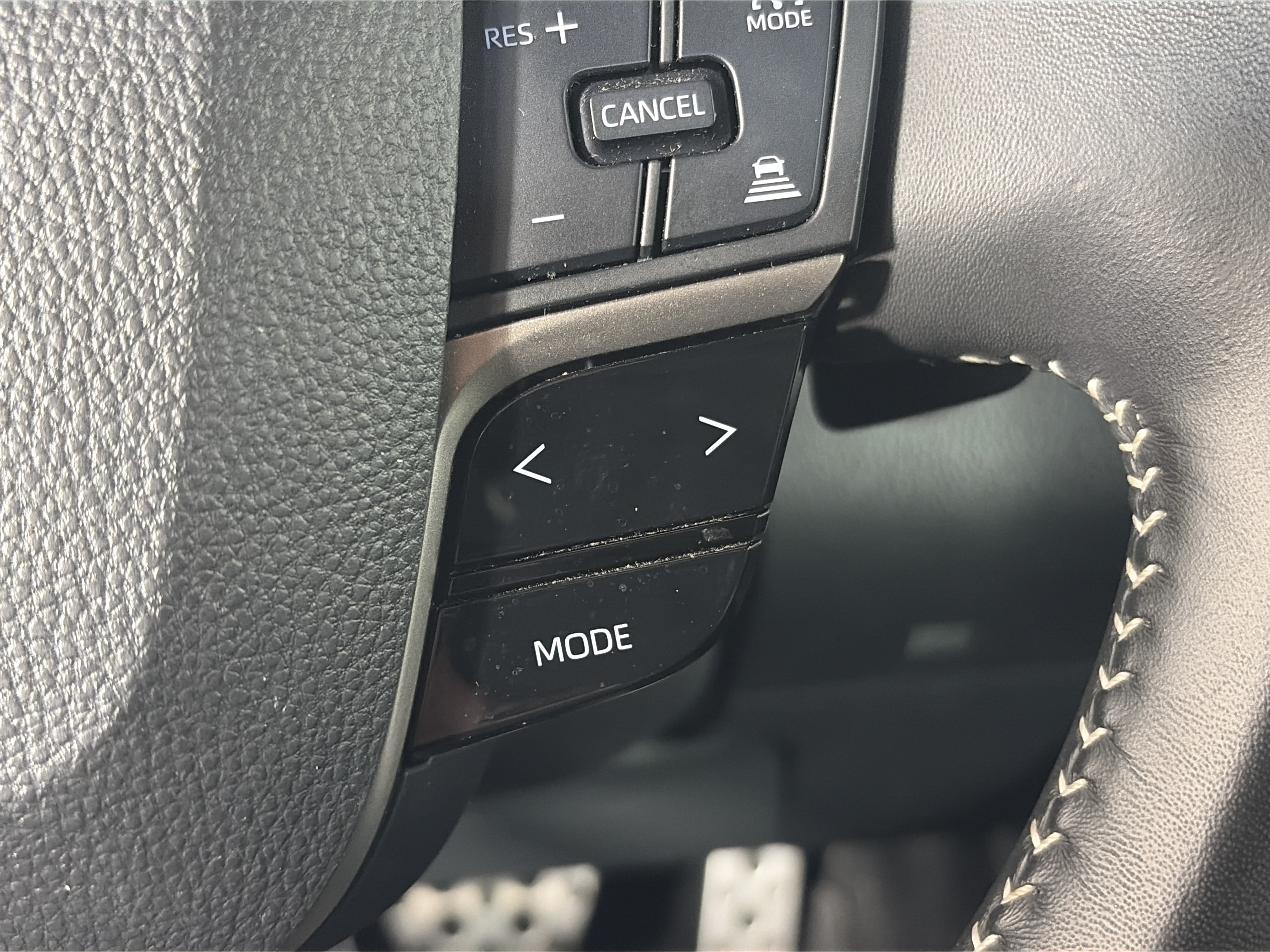 Used 2025 Toyota Camry SE FWD image 32