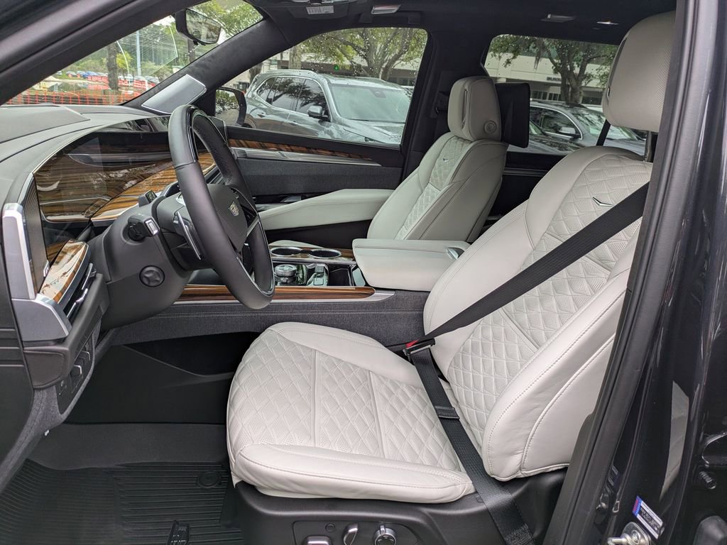 Certified 2025 Cadillac Escalade Premium Luxury Platinum w/ LPO, Radiant Package RWD image 23