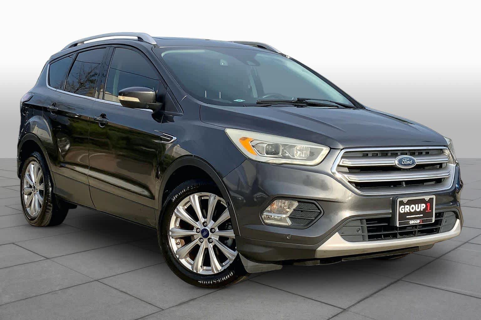 Used 2017 Ford Escape Titanium w/ Equipment Group 301A FWD image 3