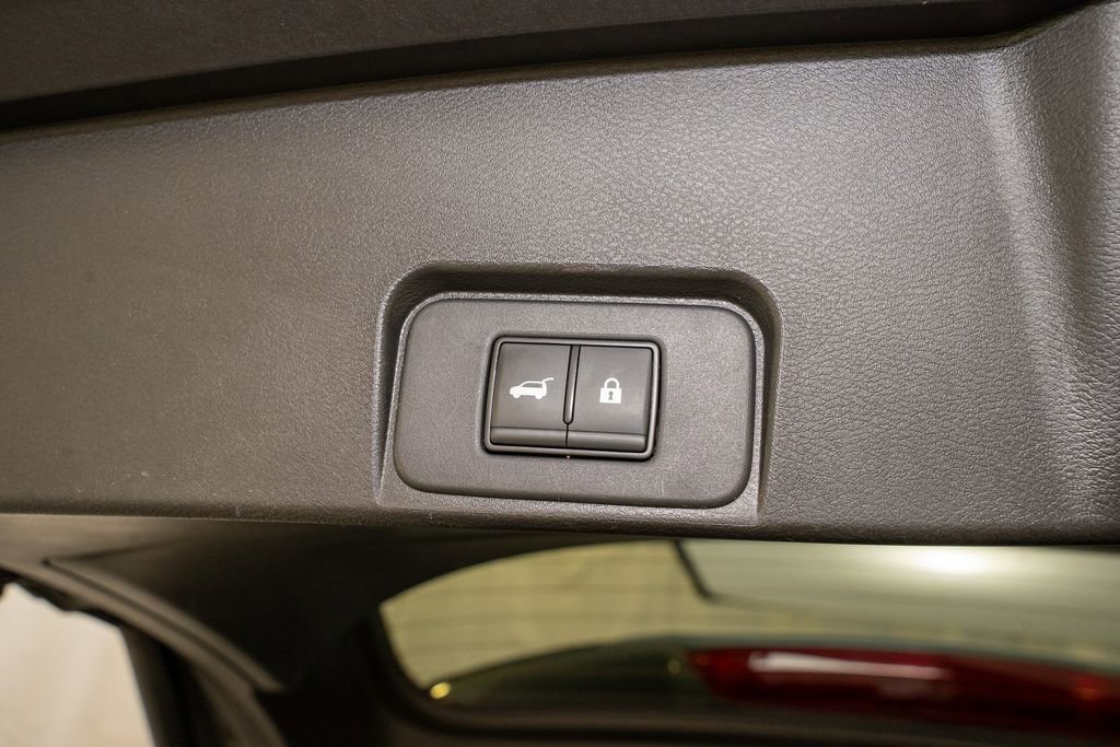 Used 2024 Nissan Rogue SV image 6