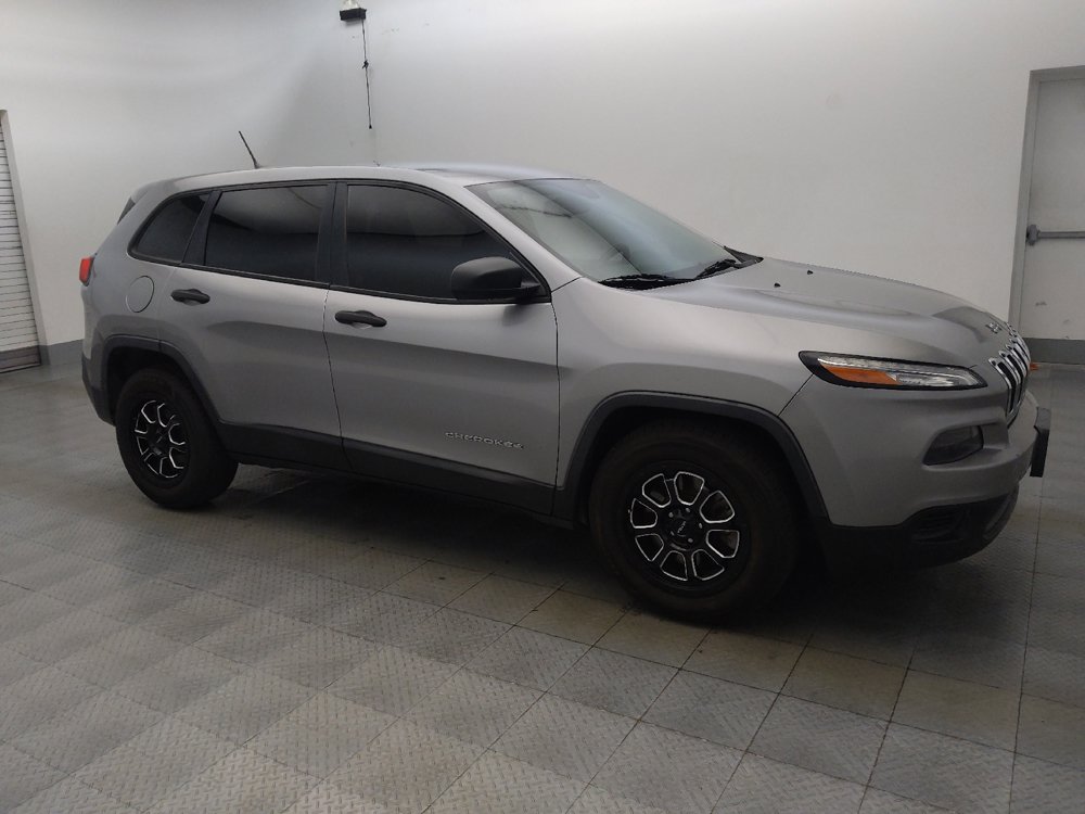Used 2015 Jeep Cherokee Sport FWD image 11