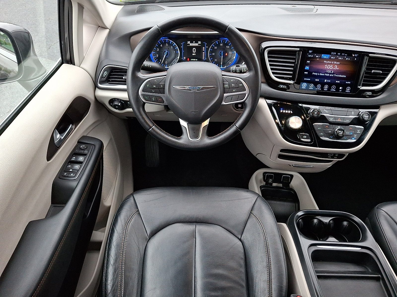 Used 2017 Chrysler Pacifica Touring-L FWD image 11