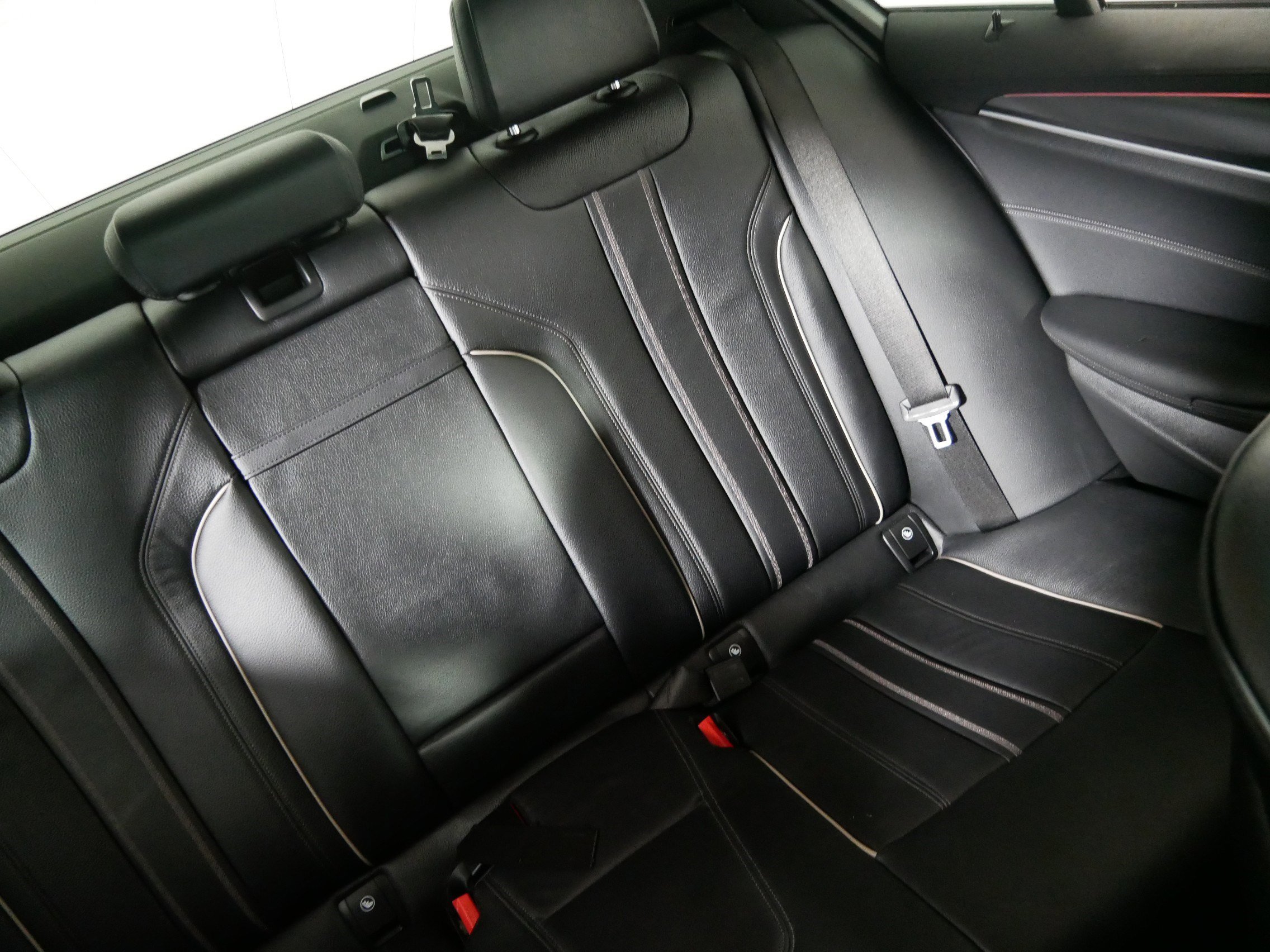 Used 2022 BMW M550i xDrive image 14