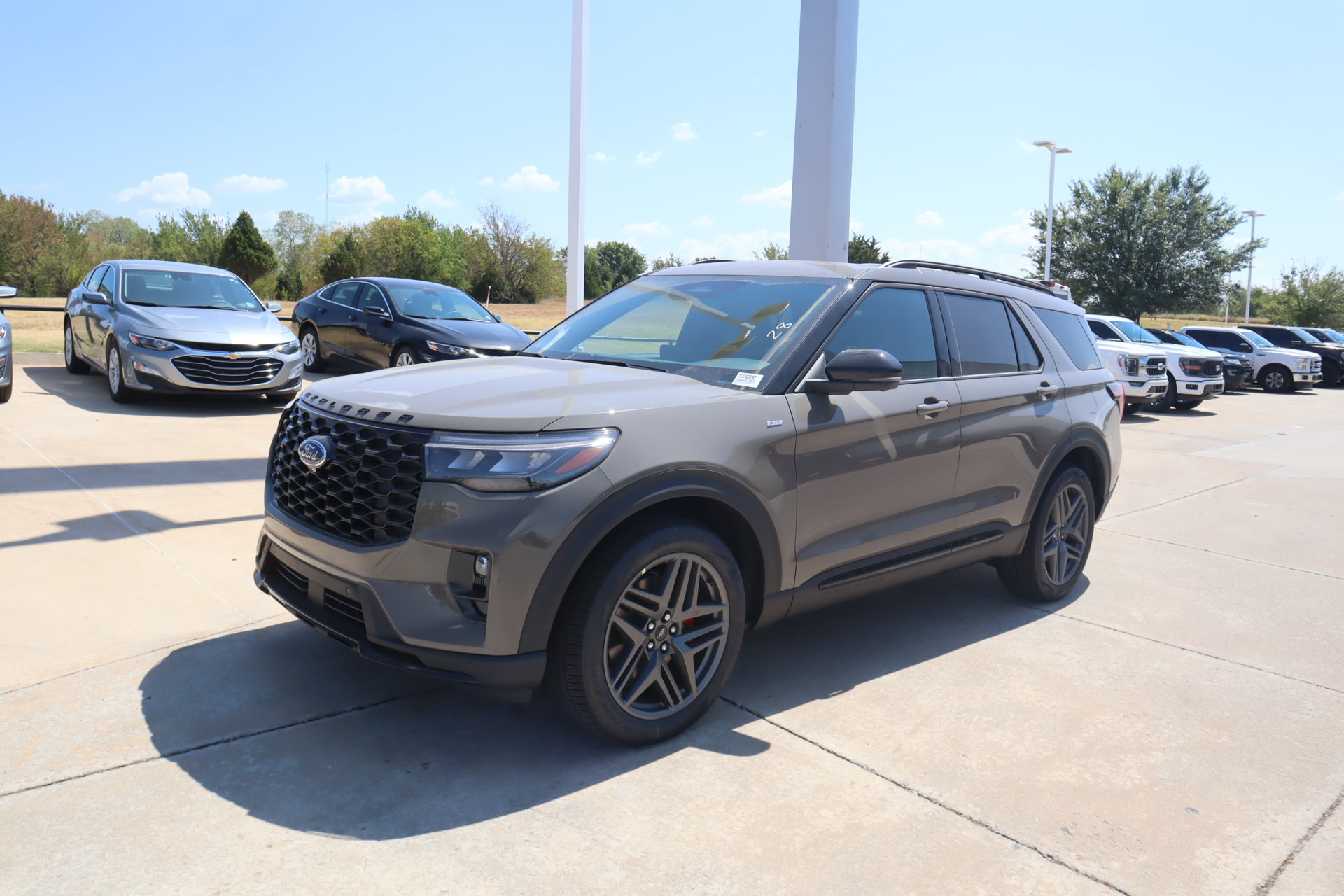 New 2026 Ford Explorer ST-Line w/ ST-Line Street Pack AWD/4WD image 11