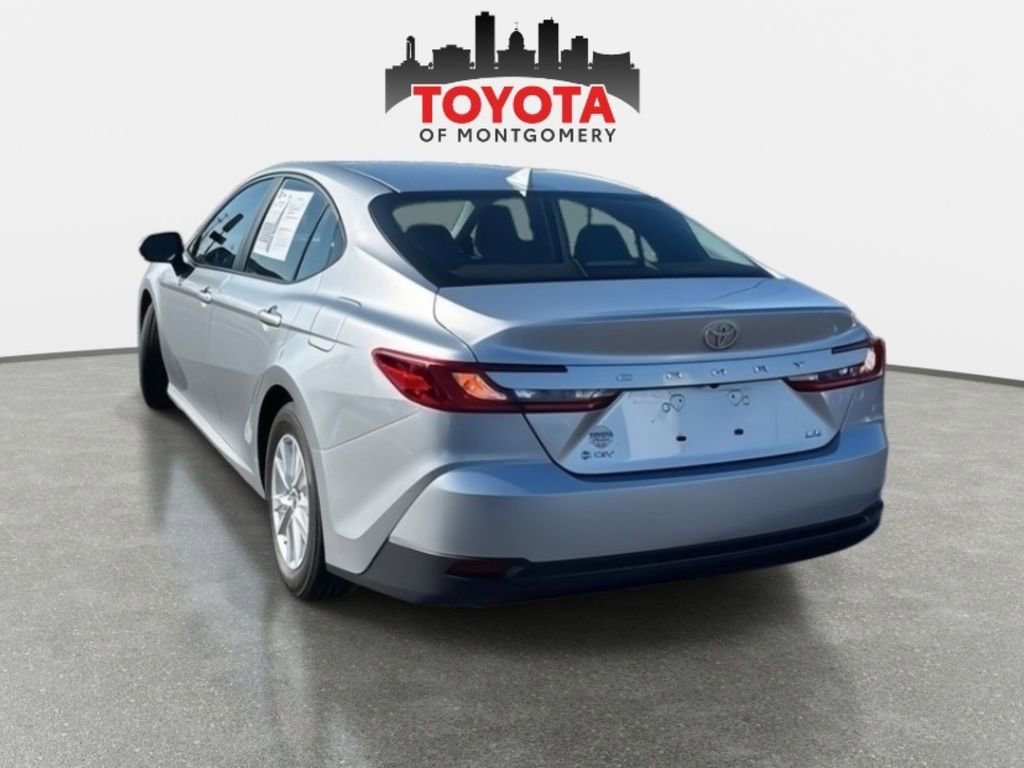 Used 2025 Toyota Camry LE image 3